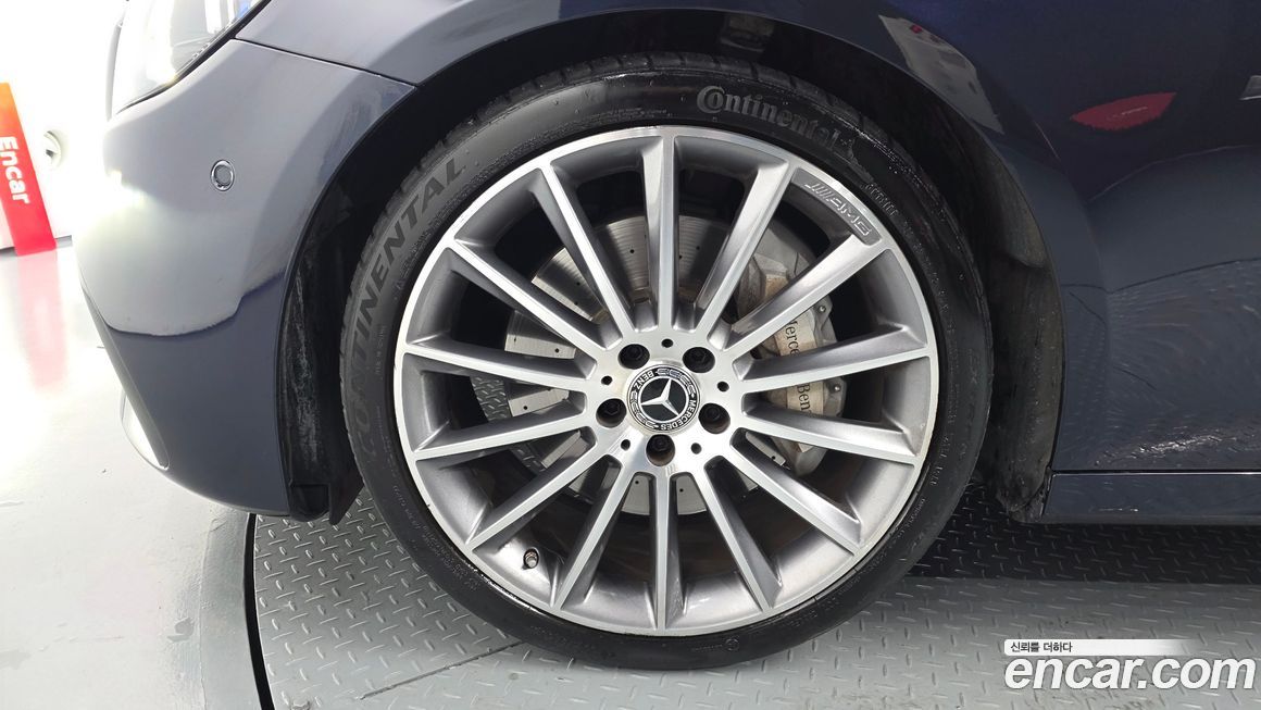 Mercedes-Benz E-Class 2022