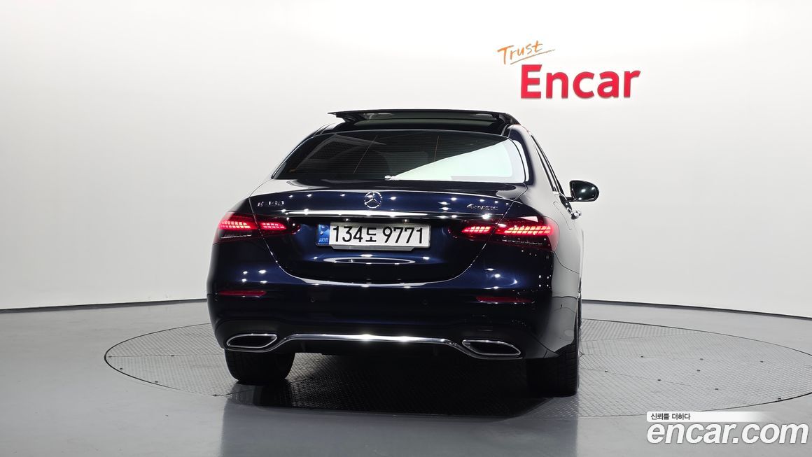 Mercedes-Benz E-Class 2022