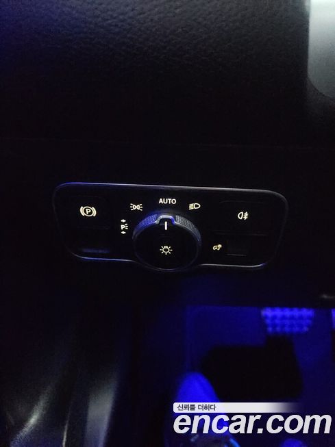 Mercedes-Benz GLB-Class 2023