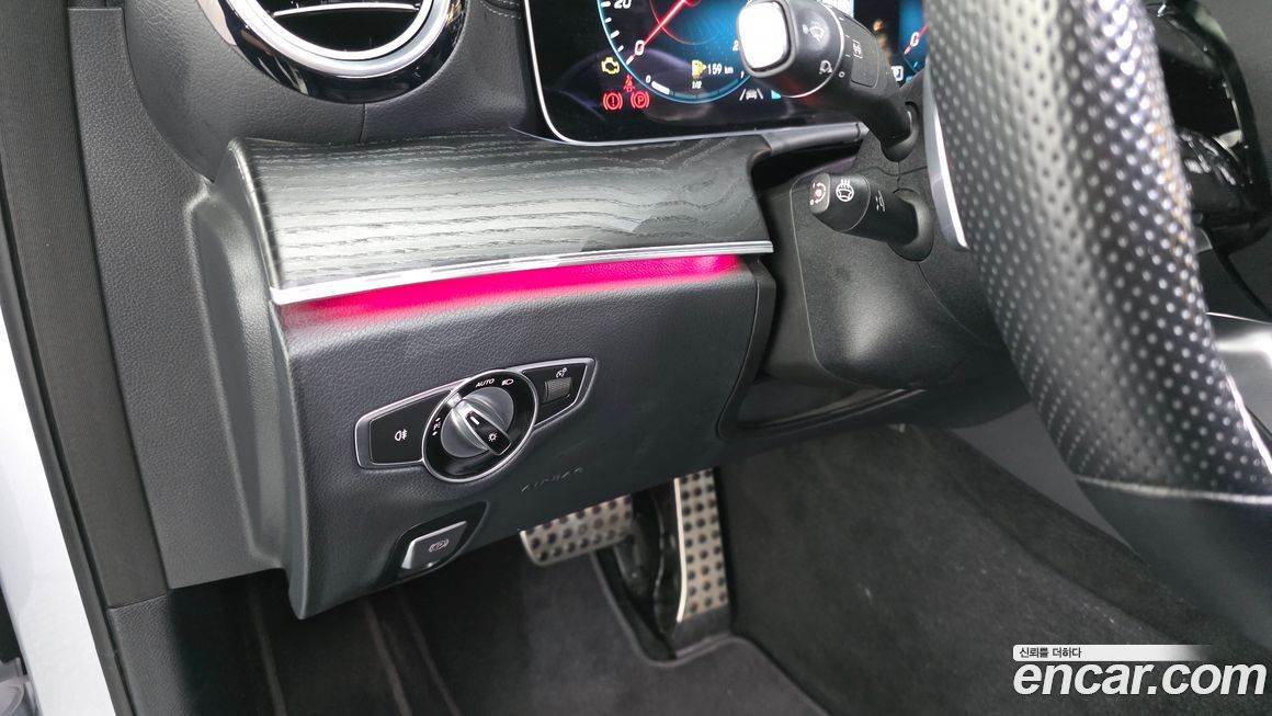 Mercedes-Benz E-Class 2022