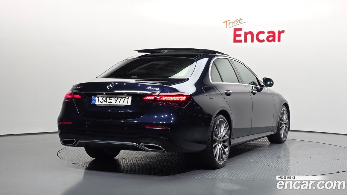 Mercedes-Benz E-Class 2022