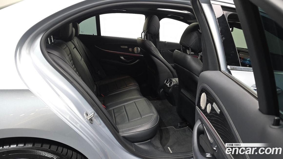 Mercedes-Benz E-Class 2022