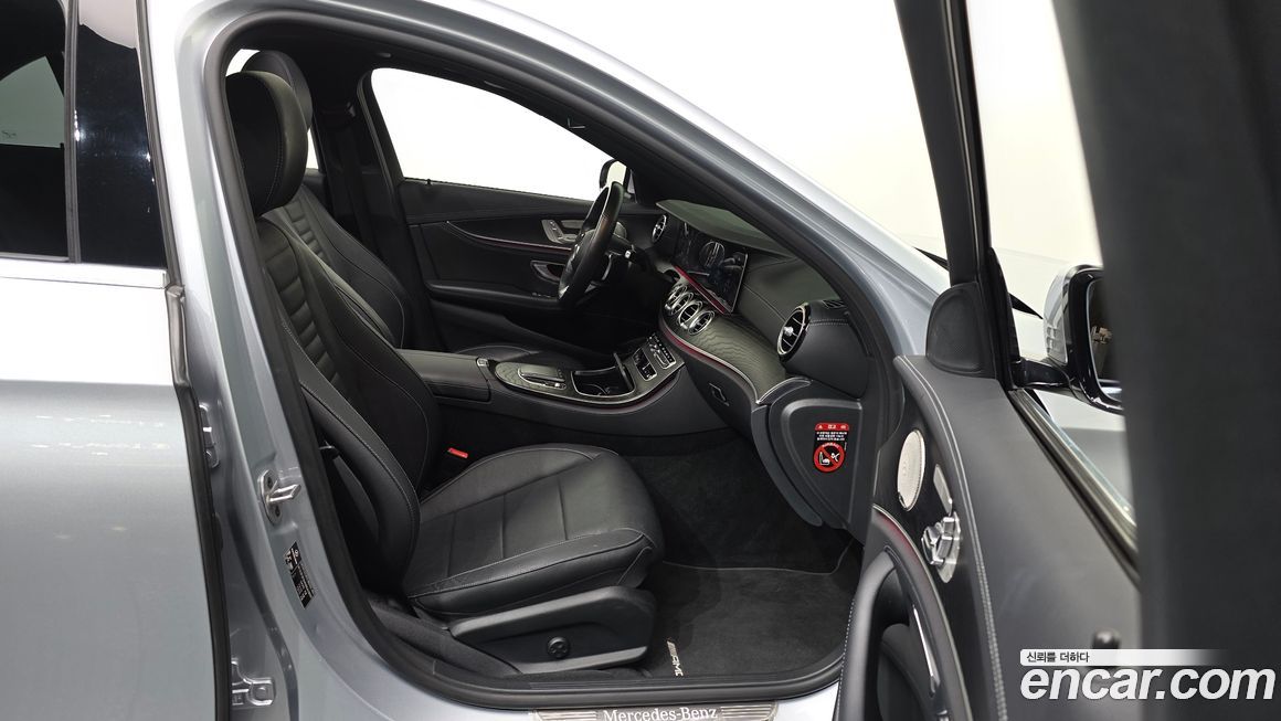 Mercedes-Benz E-Class 2022
