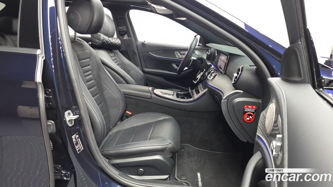 Mercedes-Benz E-Class 2022