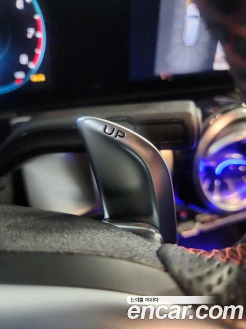 Mercedes-Benz GLB-Class 2023