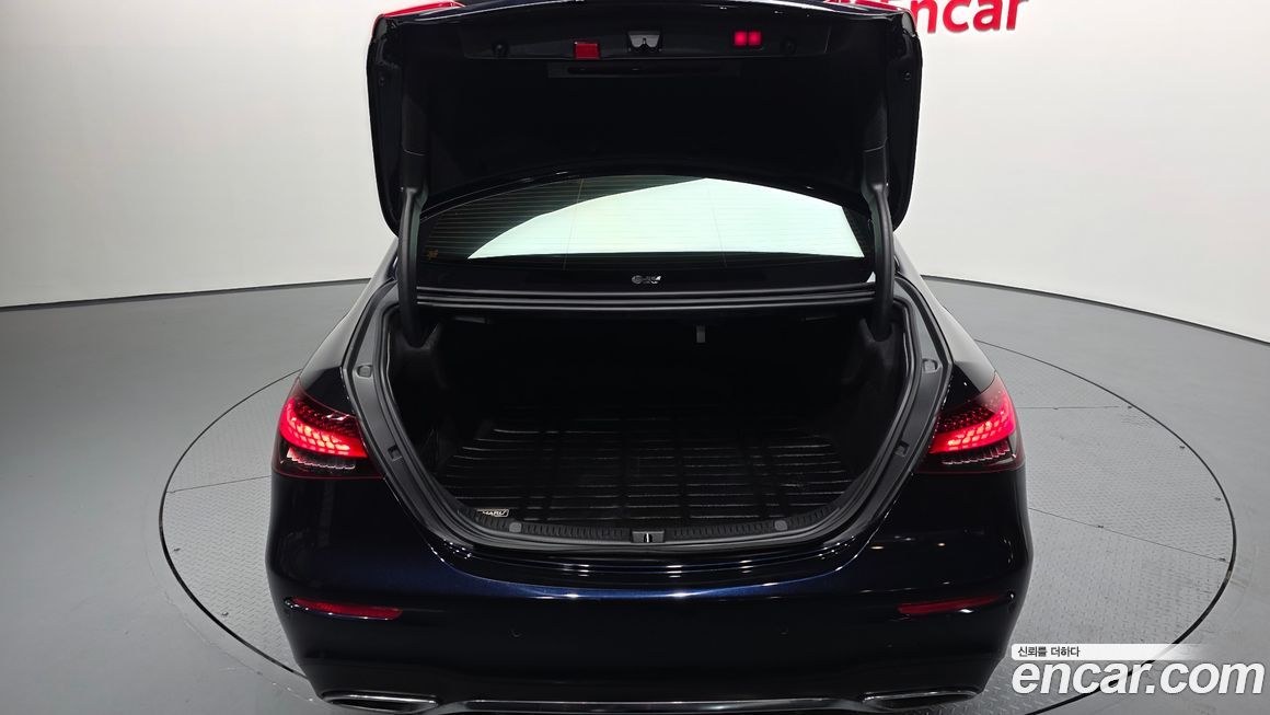 Mercedes-Benz E-Class 2022