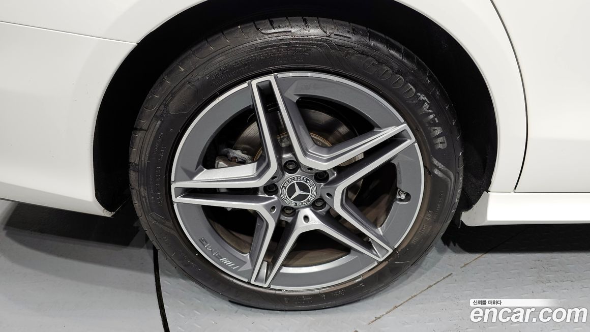 Mercedes-Benz E-Class 2023