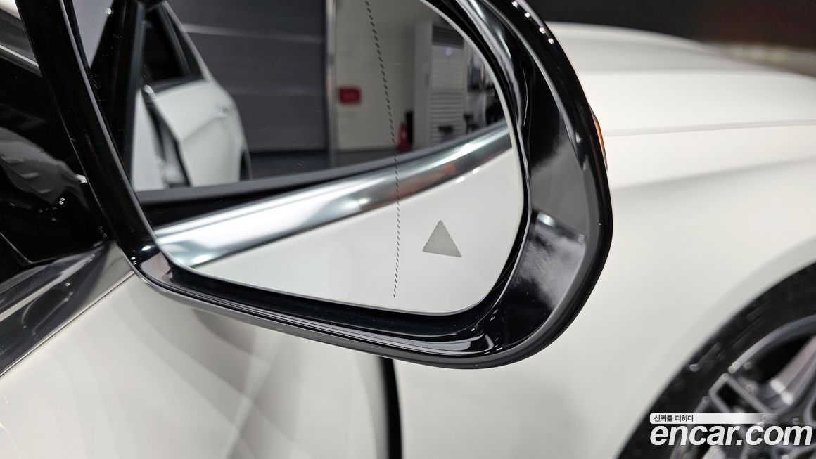 Mercedes-Benz E-Class 2023