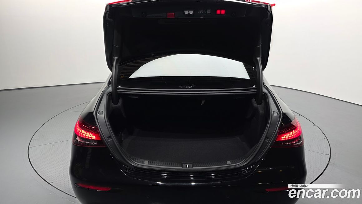 Mercedes-Benz E-Class 2023