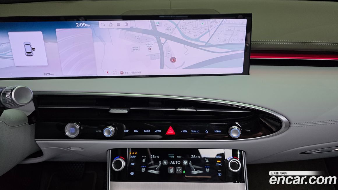 Genesis GV70 2025