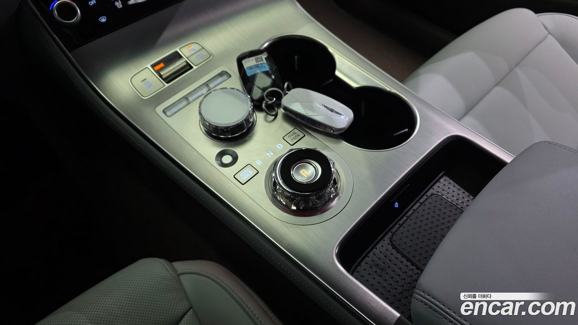 Genesis GV70 2025