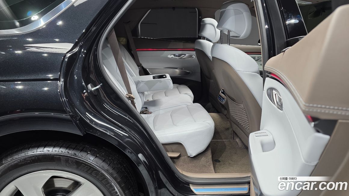 Genesis GV70 2025