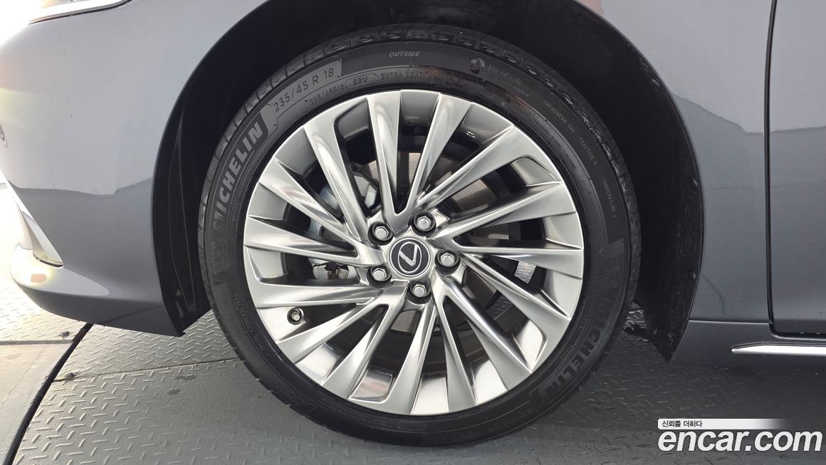 Lexus ES 2026