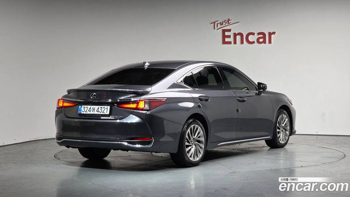Lexus ES 2026