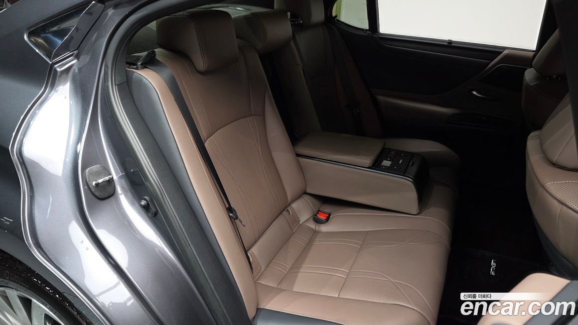 Lexus ES 2026