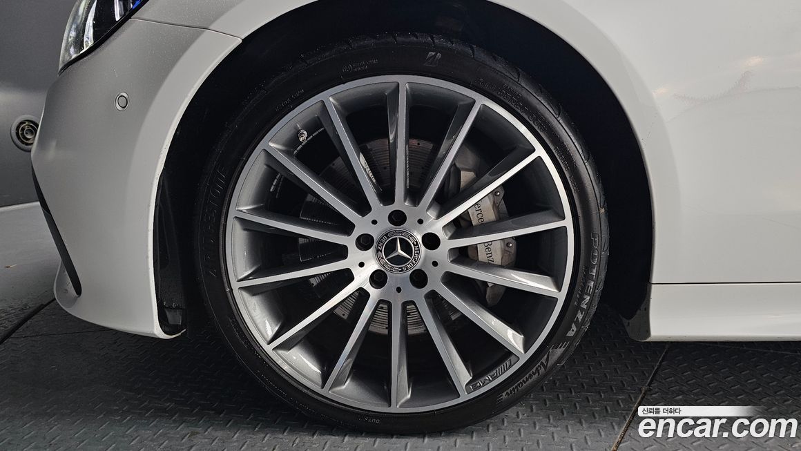 Mercedes-Benz E-Class 2022