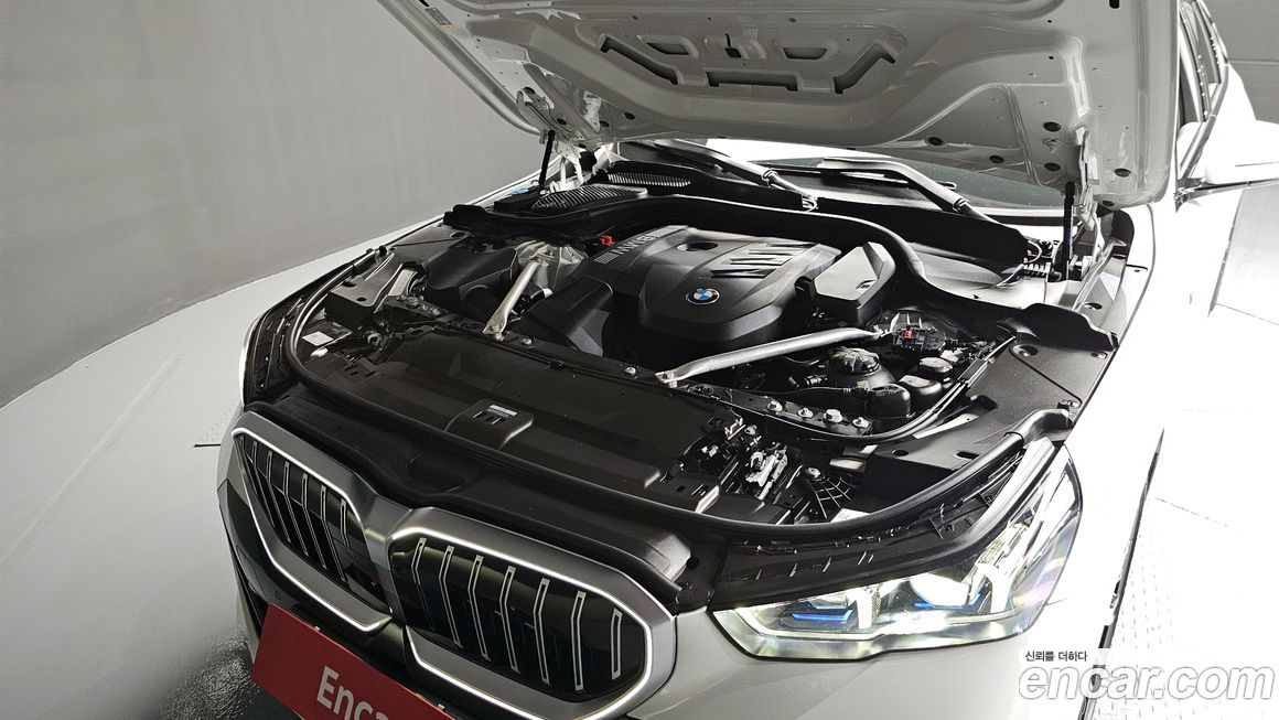 BMW 5-Series 2024