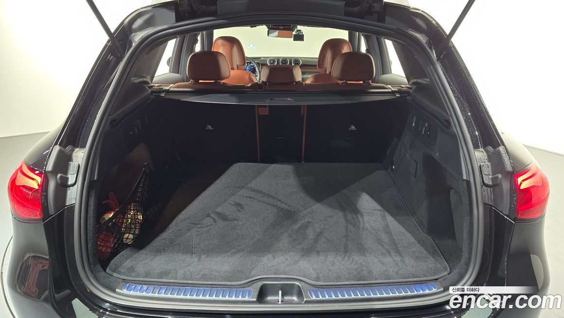 Mercedes-Benz GLC-Class 2025