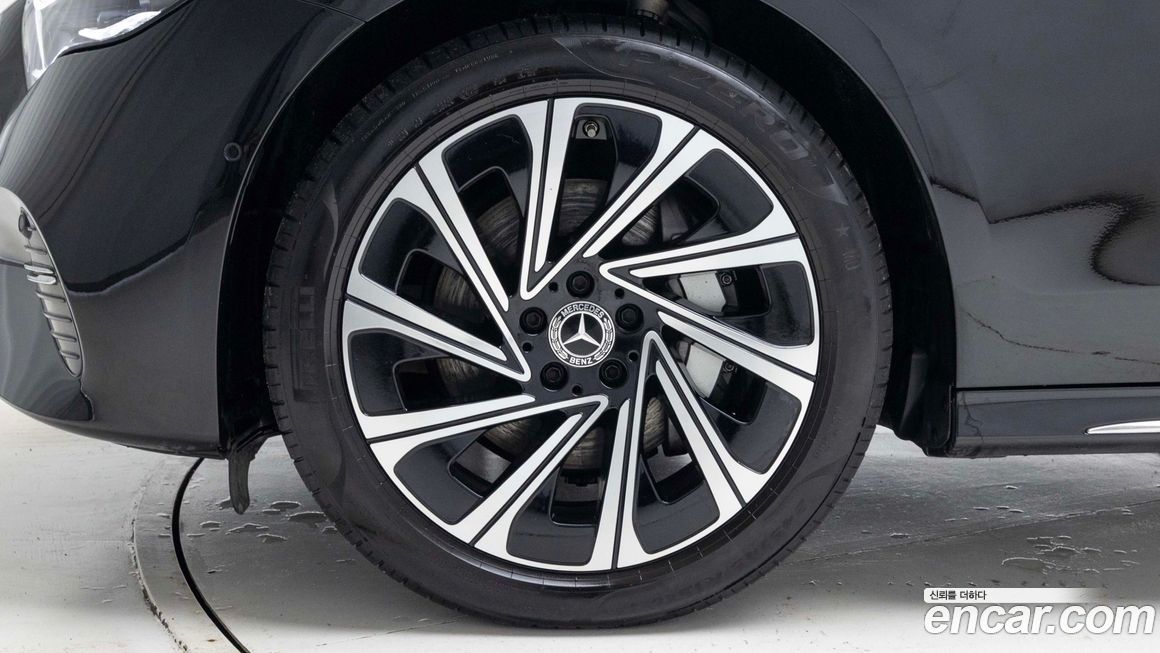 Mercedes-Benz E-Class 2025