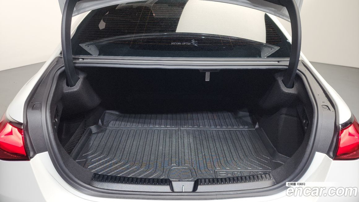 Mercedes-Benz E-Class 2024