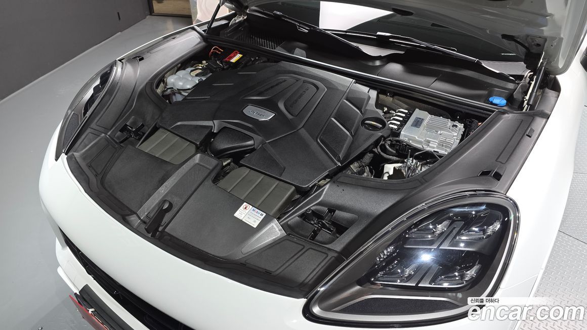 Porsche Cayenne 2021