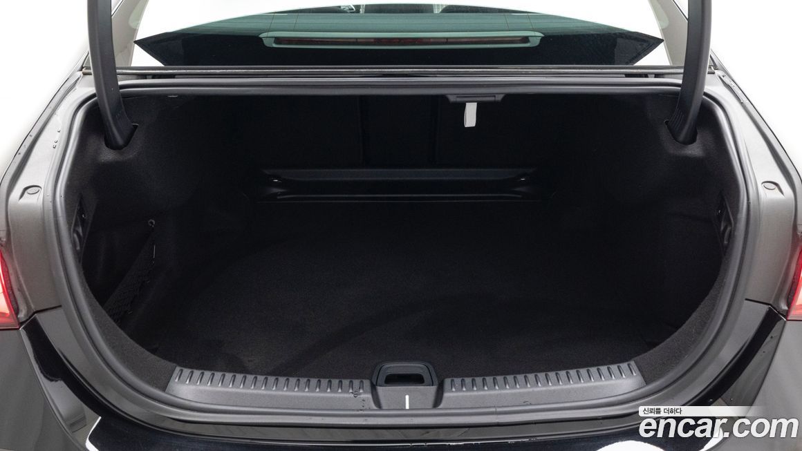 Mercedes-Benz E-Class 2025