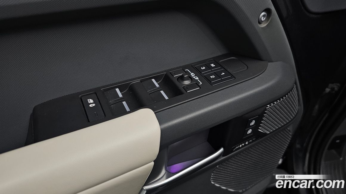 Land Rover Defender 2024