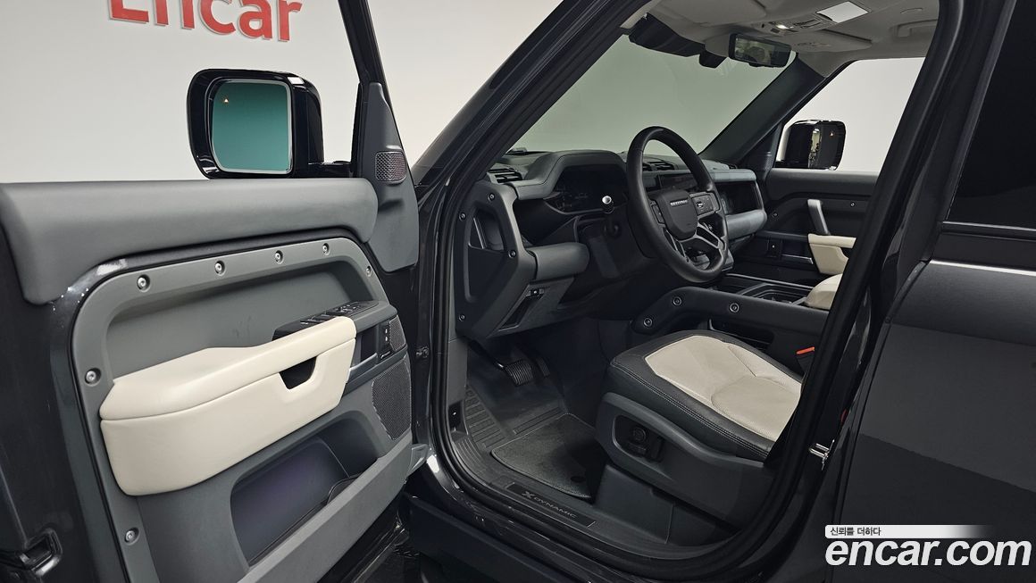 Land Rover Defender 2024