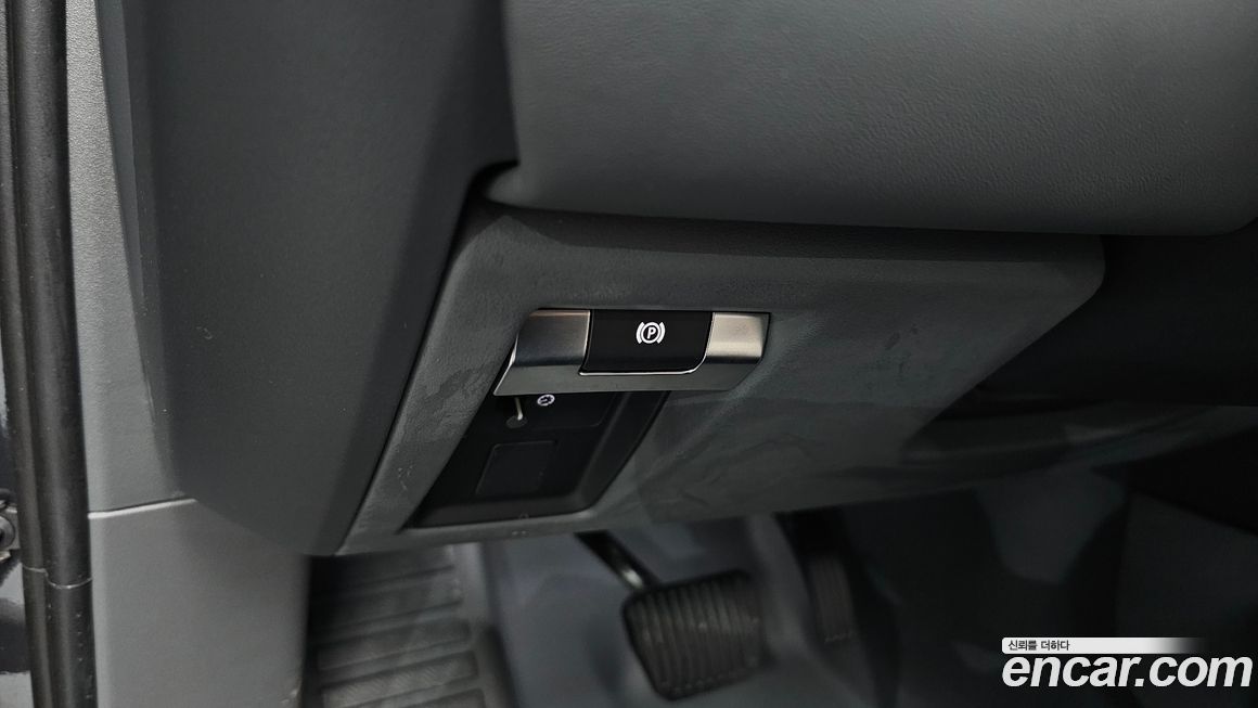 Land Rover Defender 2024