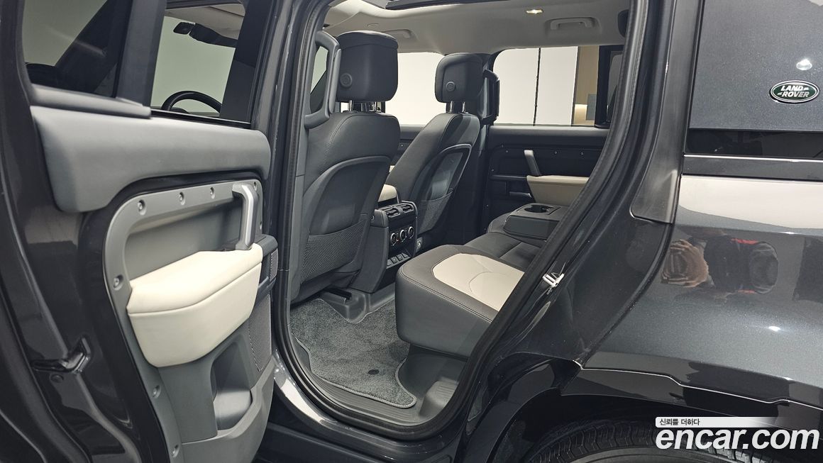 Land Rover Defender 2024