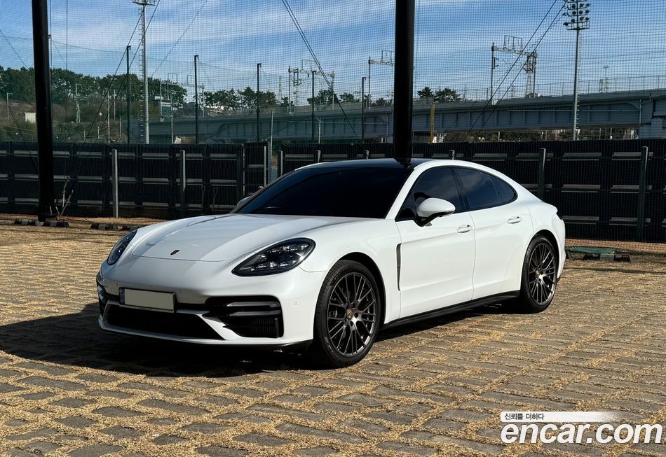 Porsche Panamera 2022