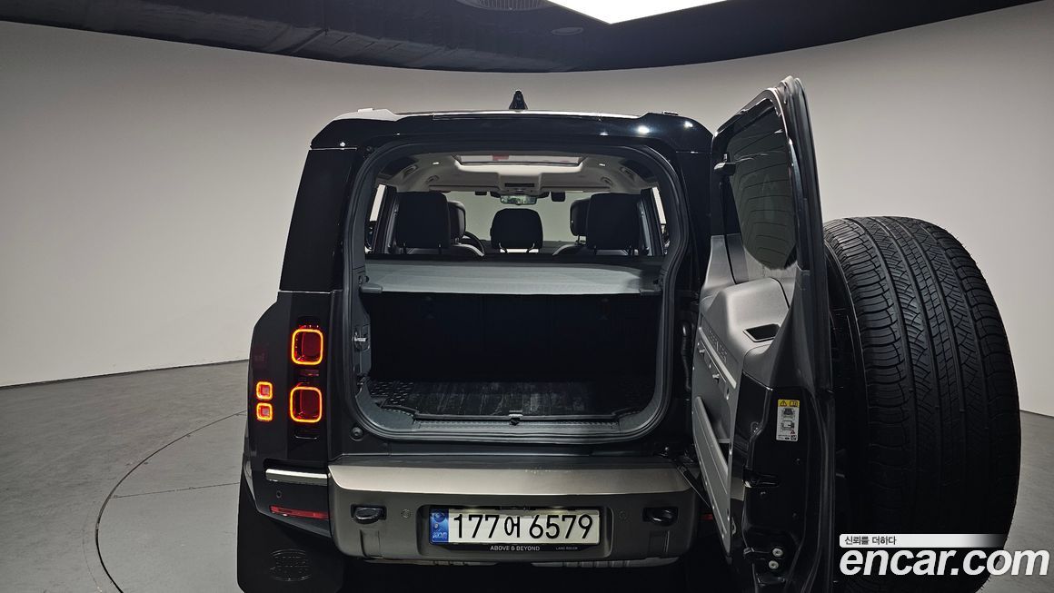 Land Rover Defender 2024