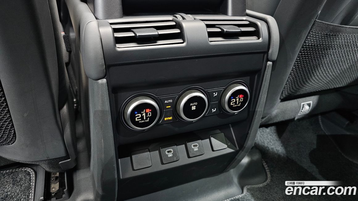 Land Rover Defender 2024