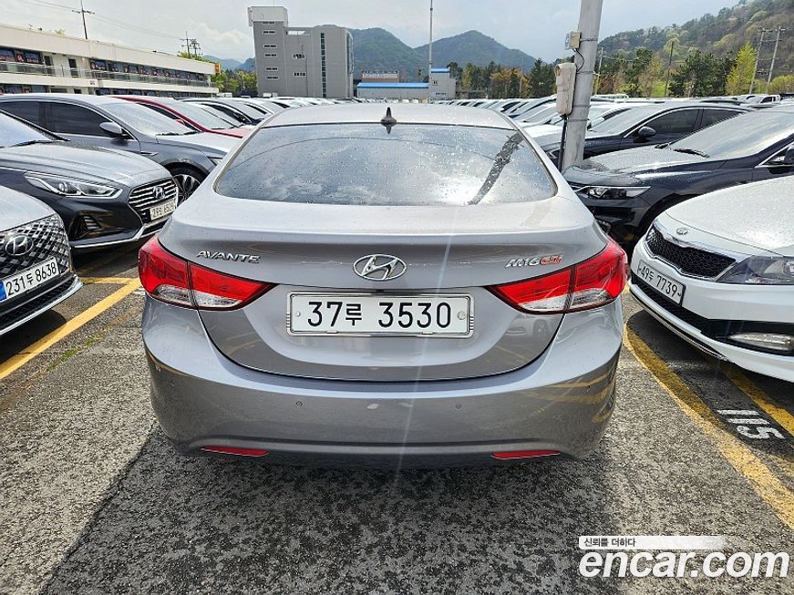 Hyundai AVANTE 2012