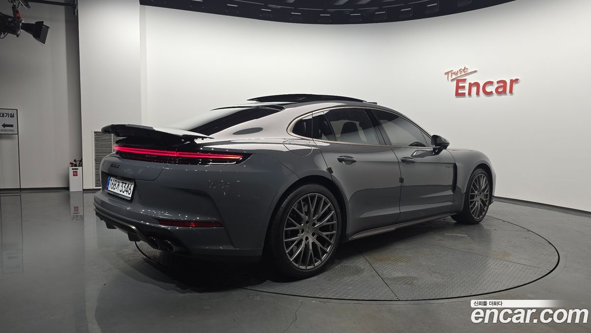 Porsche Panamera 2025