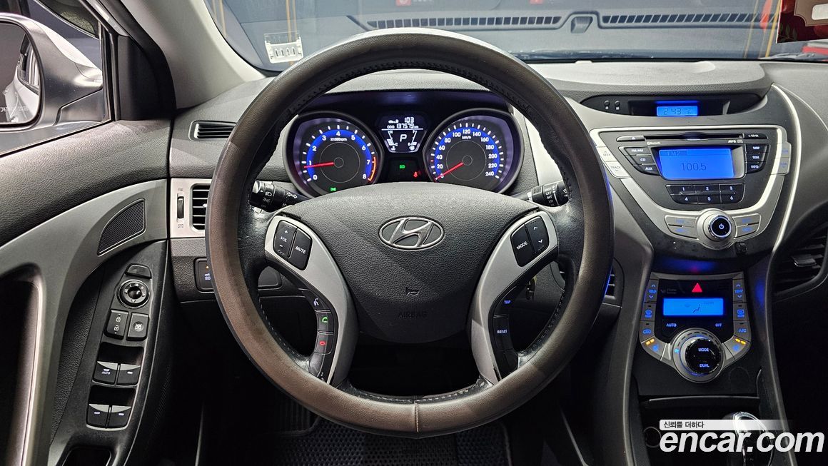 Hyundai AVANTE 2011