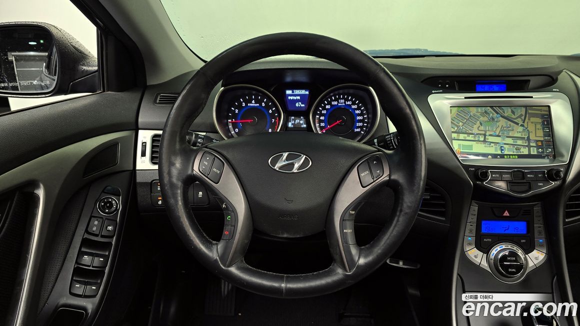 Hyundai AVANTE 2013