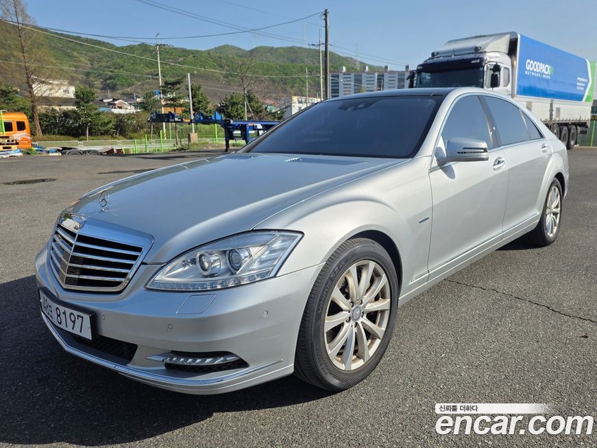 Mercedes-Benz S-Class 2011