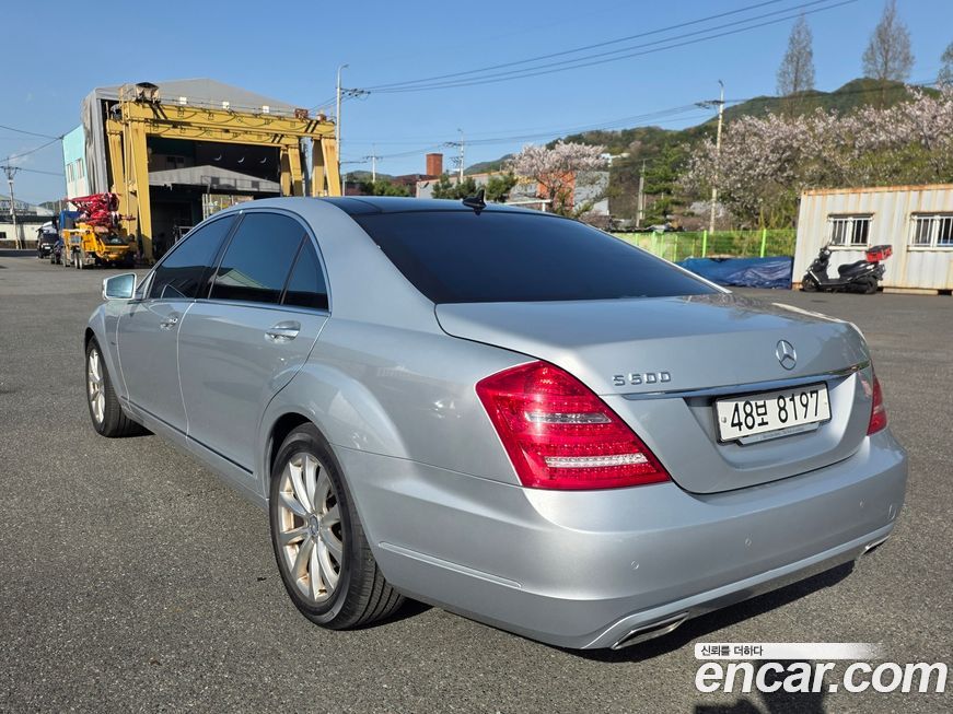 Mercedes-Benz S-Class 2011