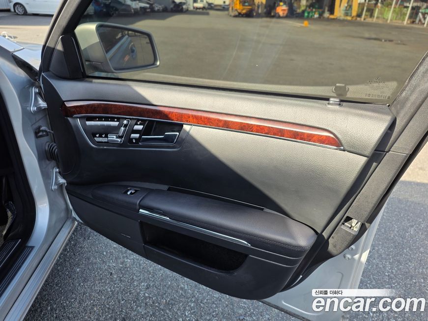 Mercedes-Benz S-Class 2011