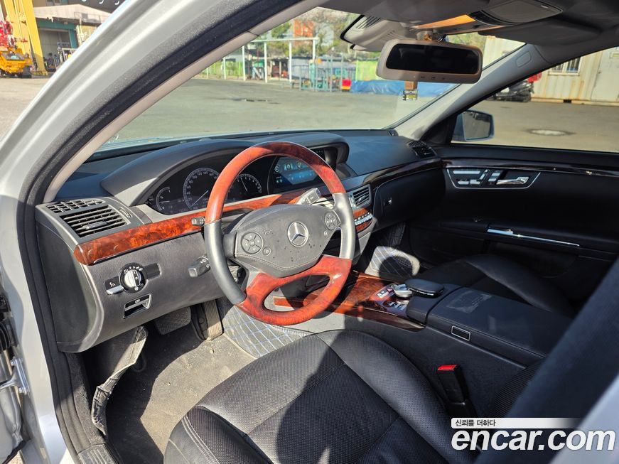 Mercedes-Benz S-Class 2011