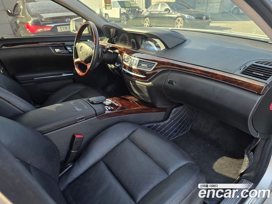 Mercedes-Benz S-Class 2011