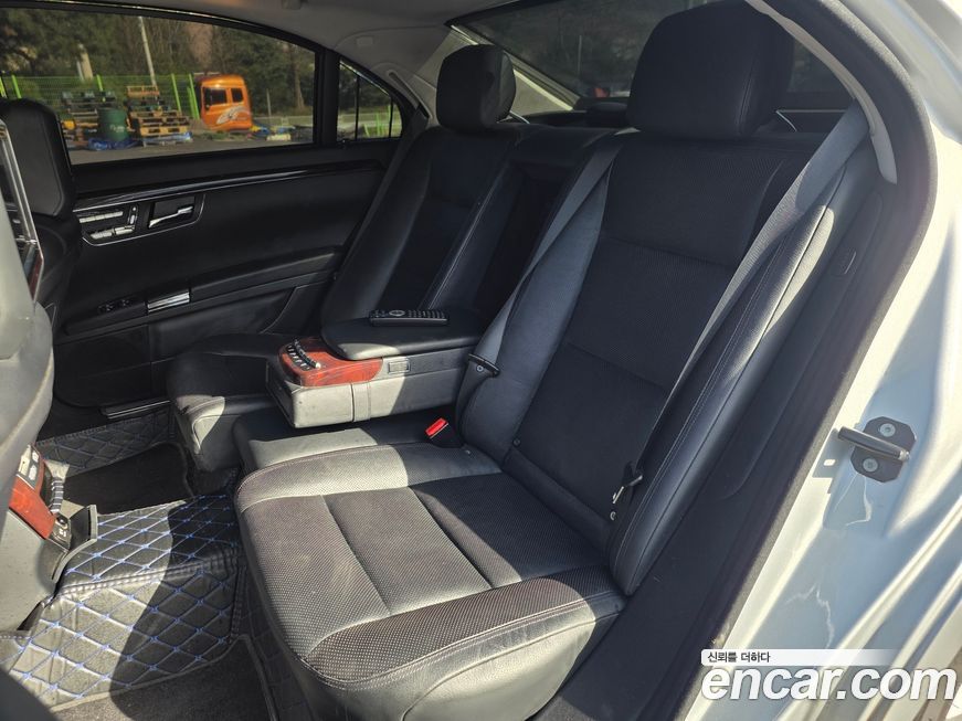 Mercedes-Benz S-Class 2011