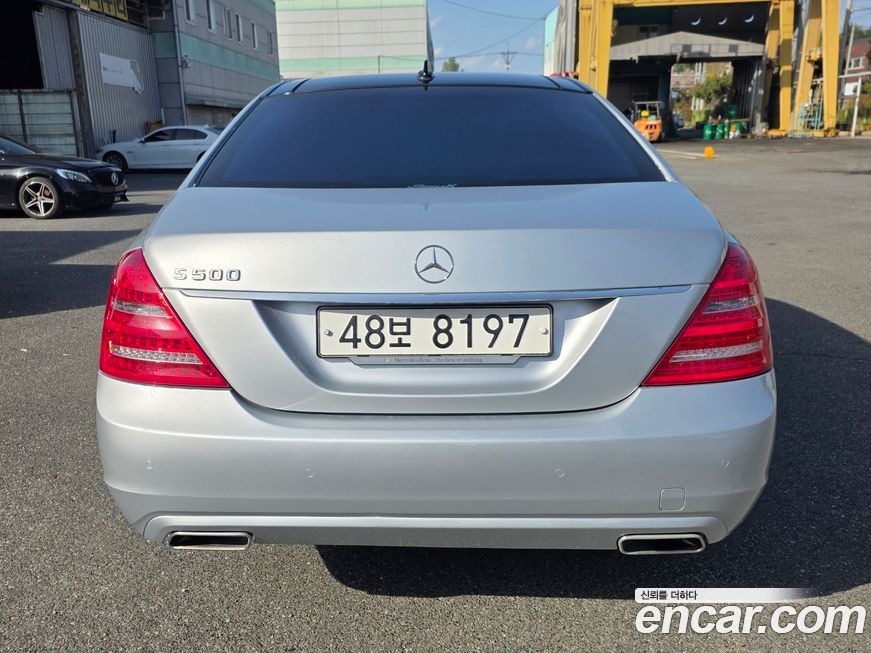 Mercedes-Benz S-Class 2011