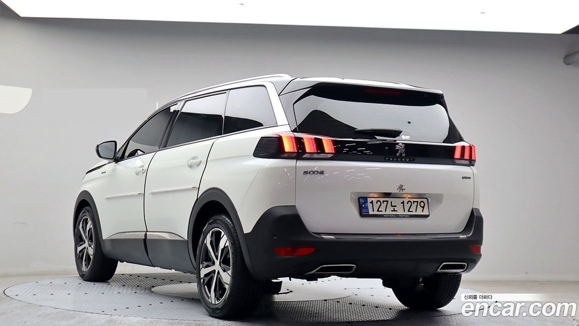 Peugeot 5008 2021