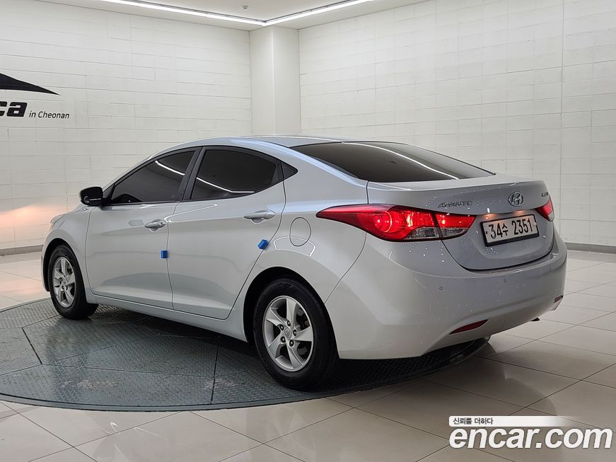 Hyundai AVANTE 2012