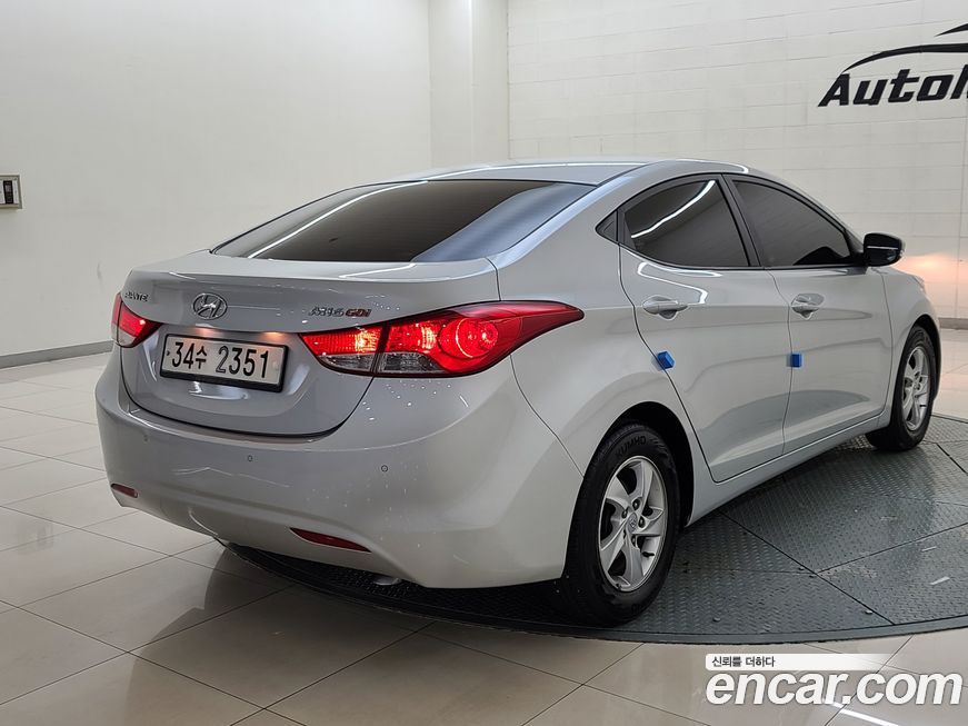Hyundai AVANTE 2012