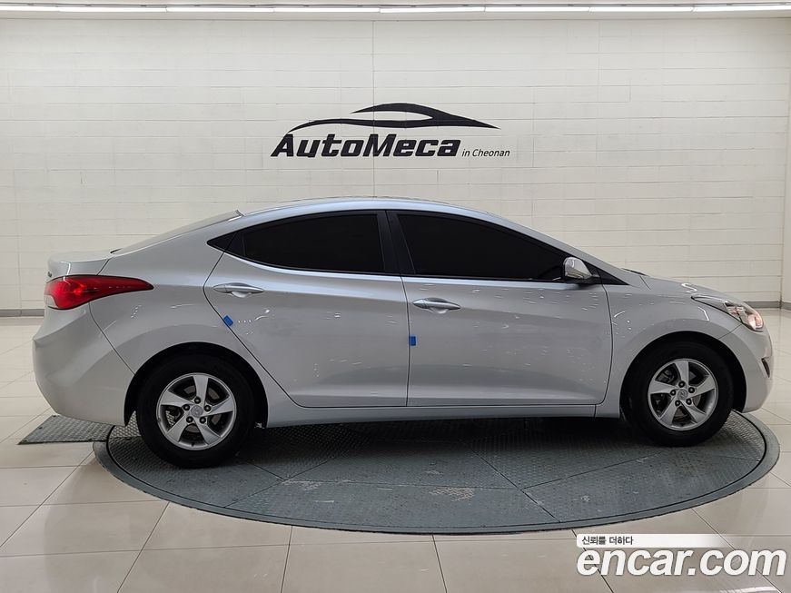 Hyundai AVANTE 2012