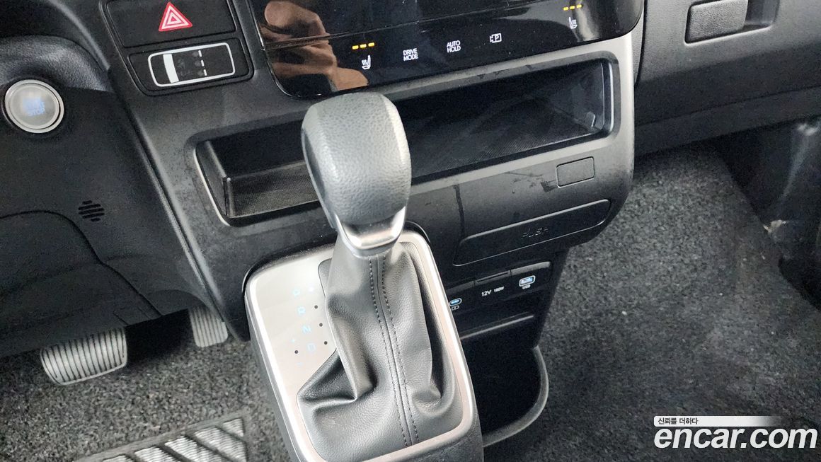 Hyundai Staria 2025