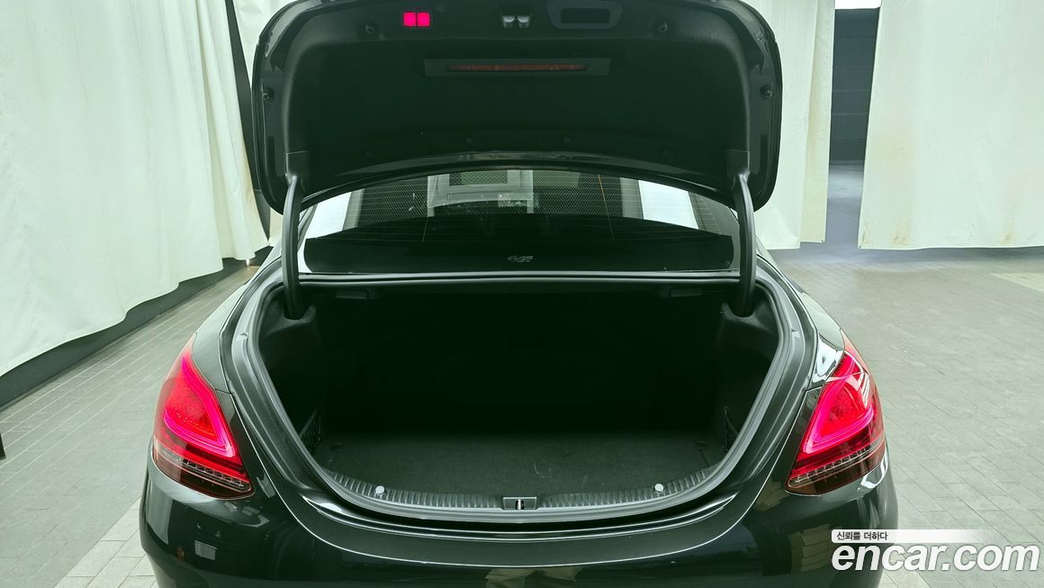 Mercedes-Benz C-Class 2021